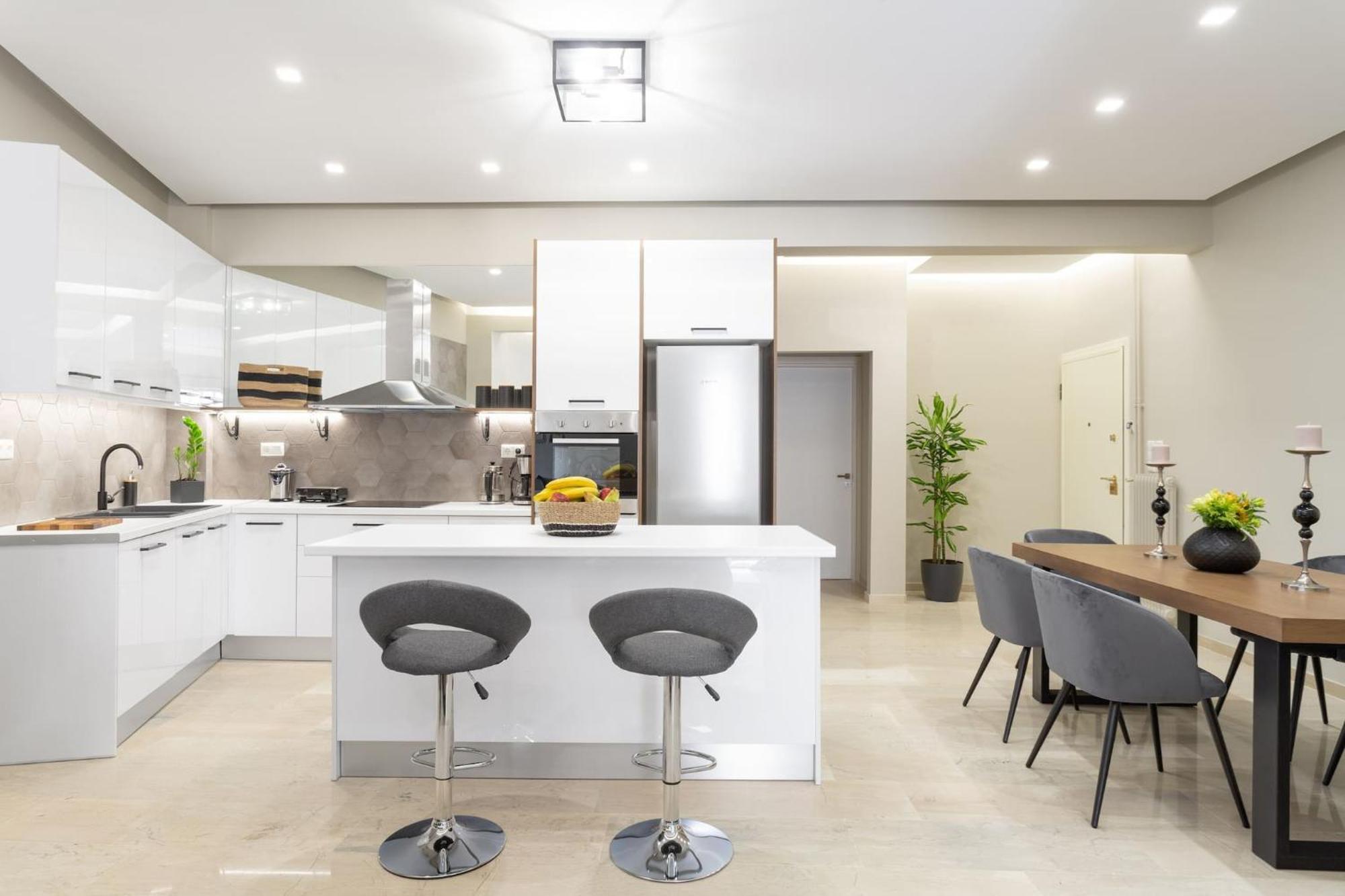 Deluxe 3-Bdrm Urban-Industrial Apt At Acropolis Athen Exterior foto