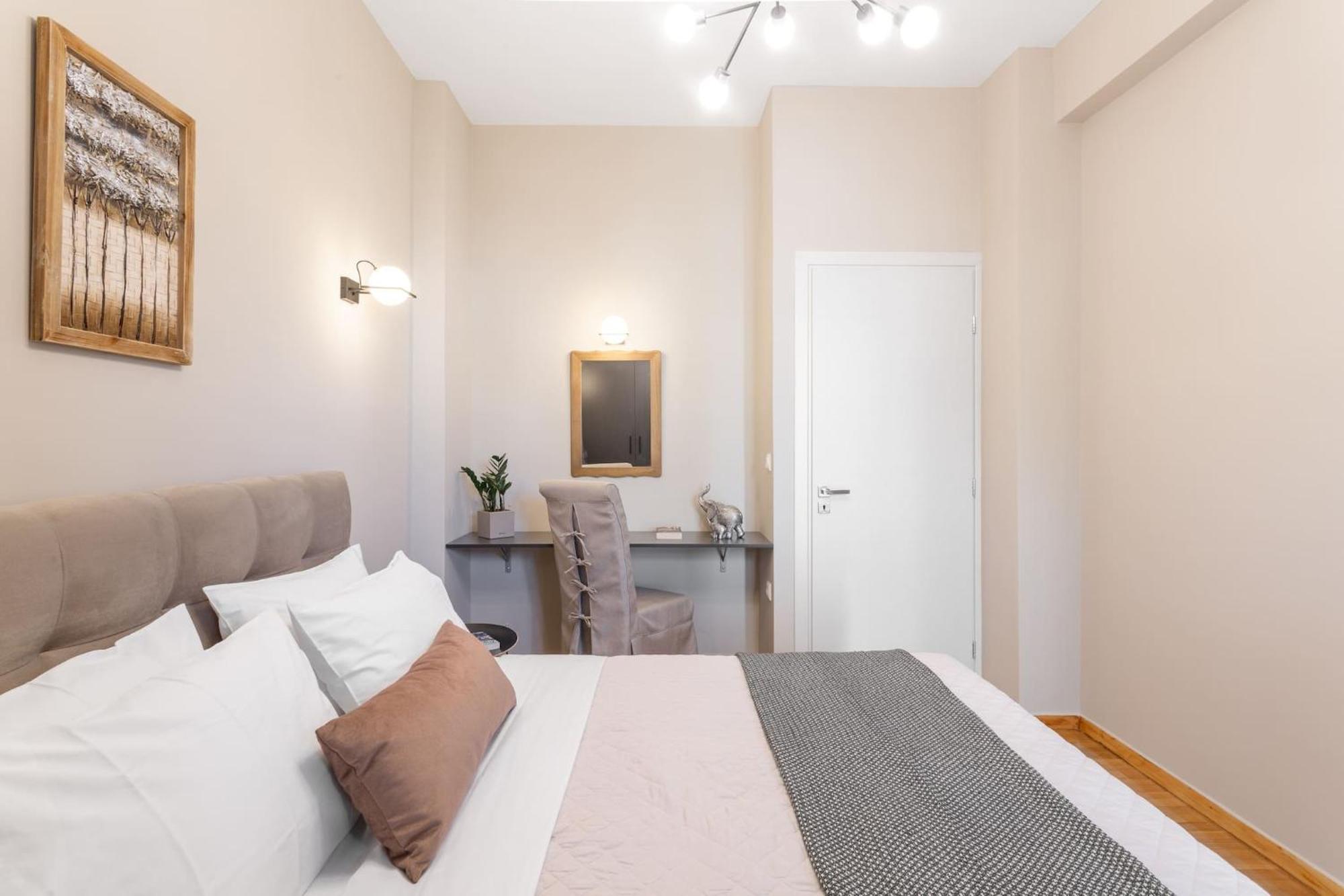 Deluxe 3-Bdrm Urban-Industrial Apt At Acropolis Athen Exterior foto