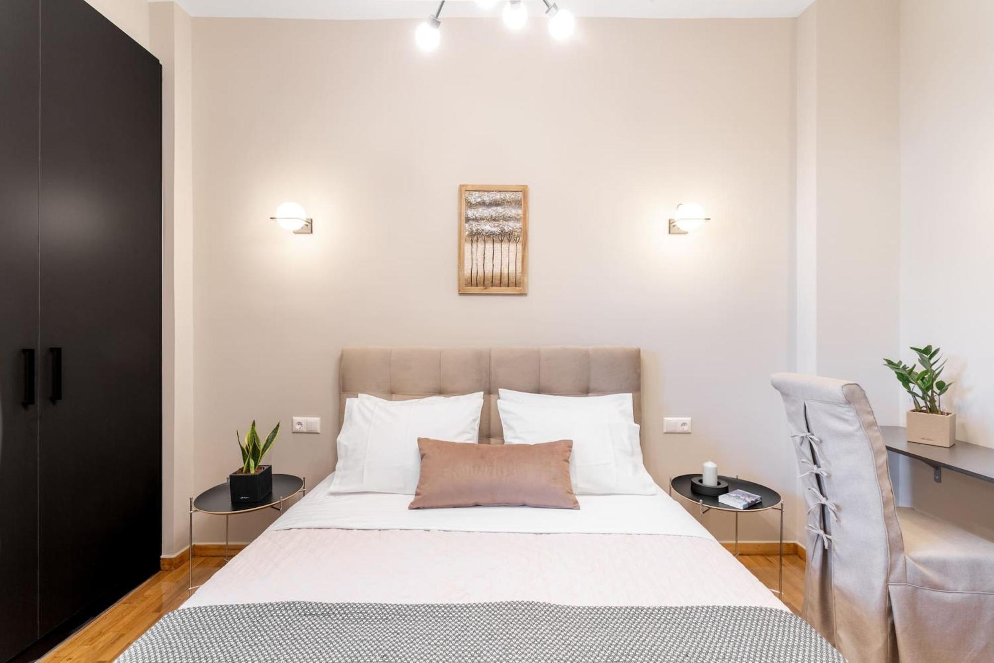 Deluxe 3-Bdrm Urban-Industrial Apt At Acropolis Athen Exterior foto
