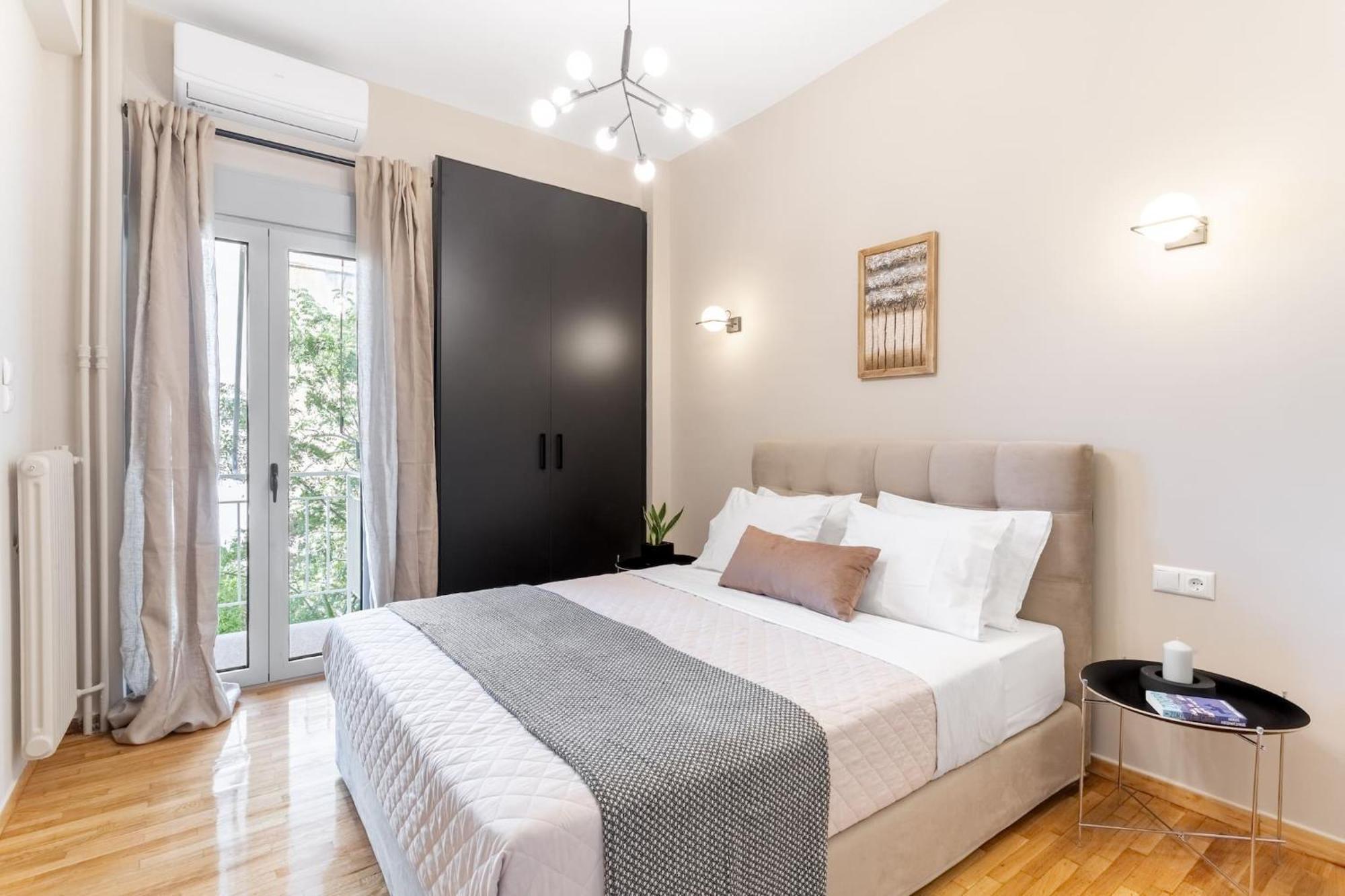 Deluxe 3-Bdrm Urban-Industrial Apt At Acropolis Athen Exterior foto